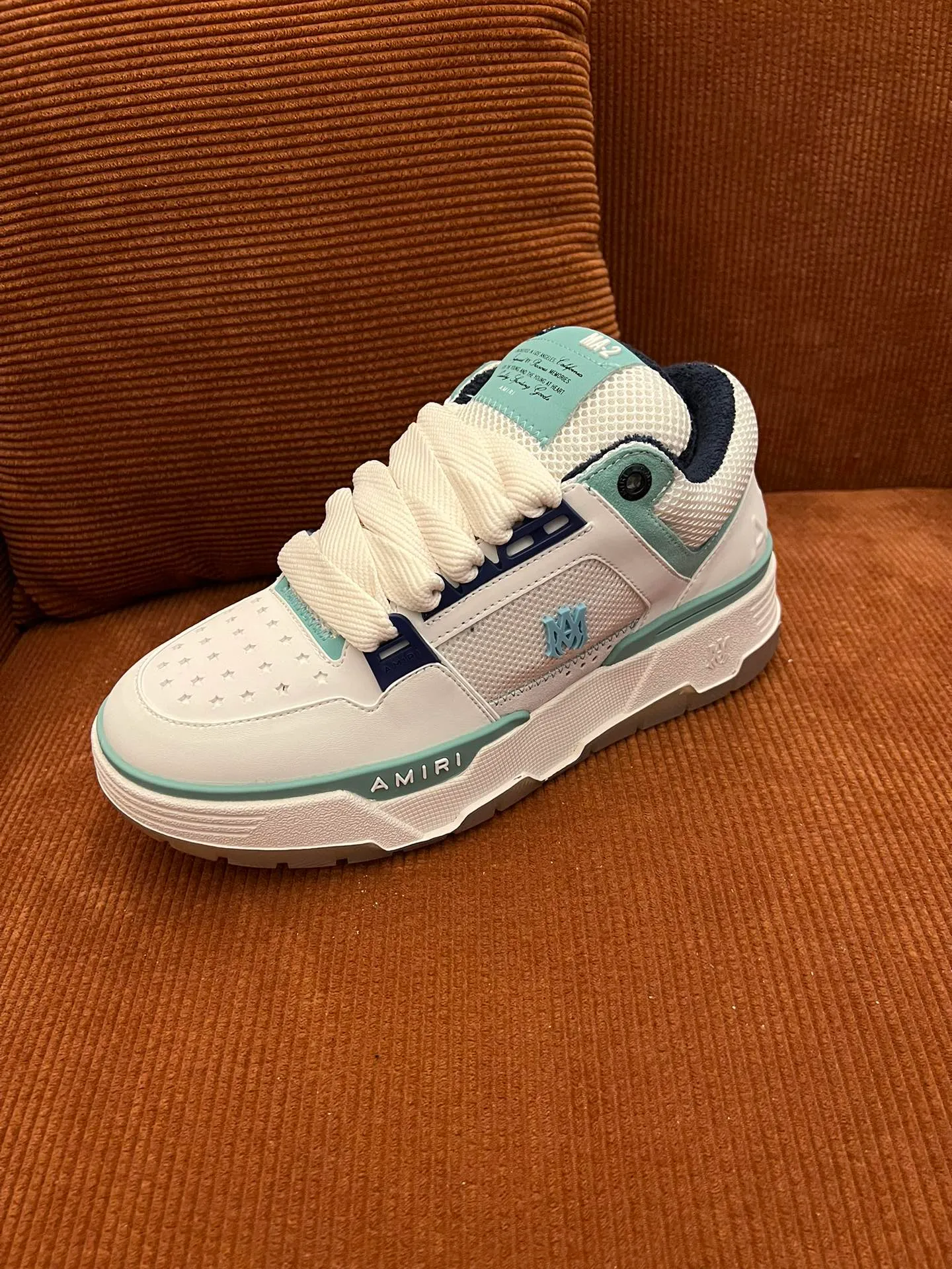 p620💰Men's shoes Amiri Emile's 2023 spring and summer new MA-1 bread shoes, couple models, casual sports shoes, sneakers Amiri gave up the rock punk style in the new season and used a large number of unsaturated colors, Morandi tones, whether you see or wear them, it will make people very happy. The large tongue of the bread shoes continues, shortens the length of the shoe body, thickens the midsole, and the toe part is more rounded. Amiri's brand letters and MA logo appear on the side of the shoe. Fabric: Original customized imported first-layer cowhide + mesh. Lining: Original customized breathable towel lining. Outsole. Foam combination material. Bottom thickness: 4CM. Size: Men's 39-45
